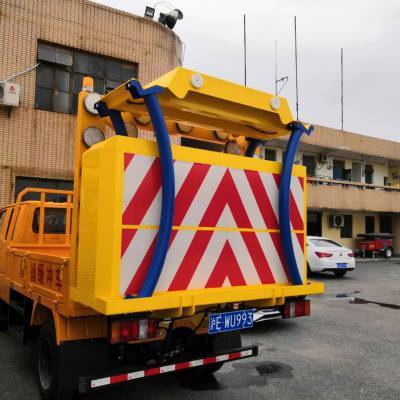 江鈴防撞緩沖車與救護(hù)車 道路安全與應(yīng)急救援的專業(yè)保障